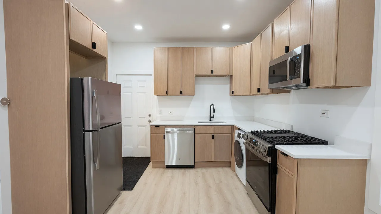2 bed, 1.0 bath, $2,600 — Photo 1