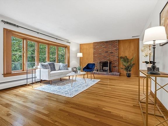 3rd image of 26 Arlington Rd