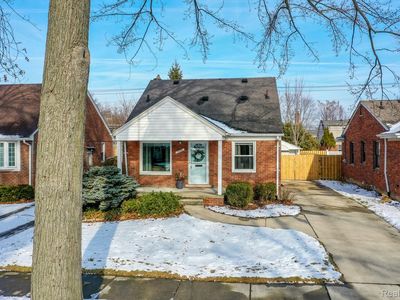 1456 Aline Dr, Grosse Pointe Woods, MI, 48236