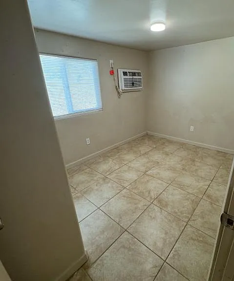 450 W Thurber Rd #6 — Photo 10