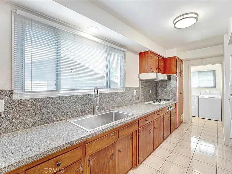10352 Hayvenhurst Ave — Photo 6