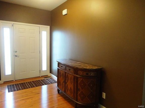 3rd image of 119 Poplar Ct