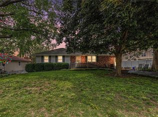 308 E Meadow St, Smithville, MO 64089
