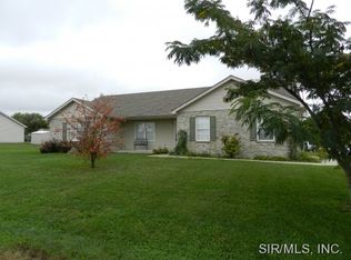 5700 Sand Rock Rd, Smithton, IL 62285