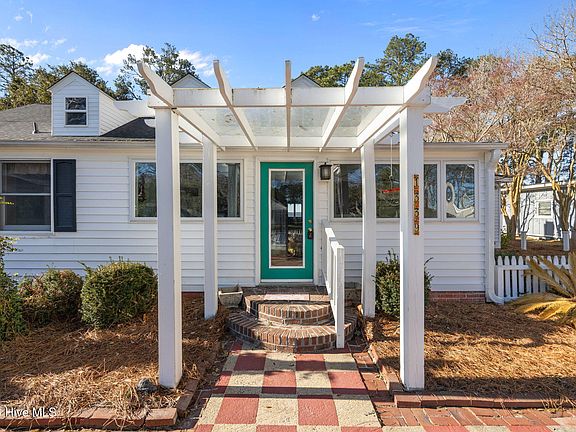 4th image of 1339 Bayview Road