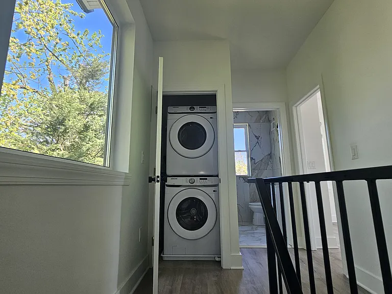2370 Randolph St — Photo 9