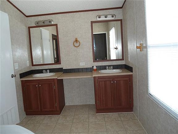 5th image of 606 Gifford St