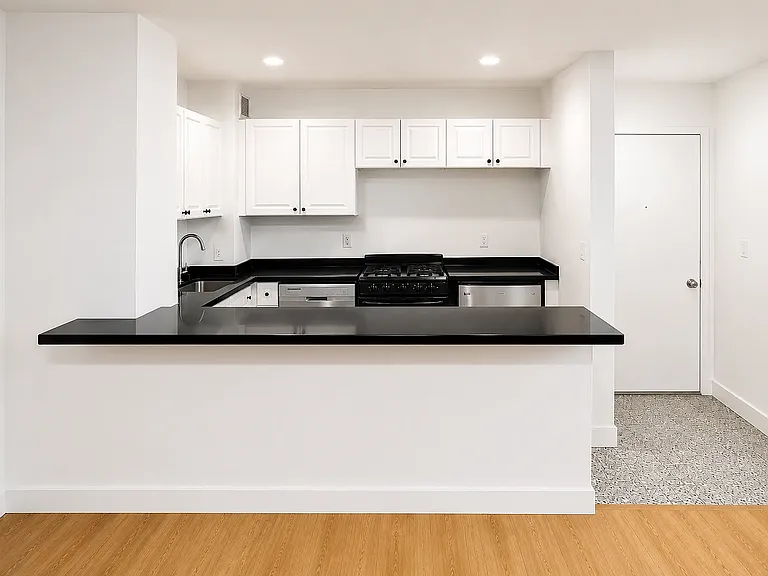 213 E 37th St #4K — Photo 5