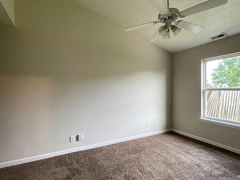 3314 Hopkins Dr — Photo 8