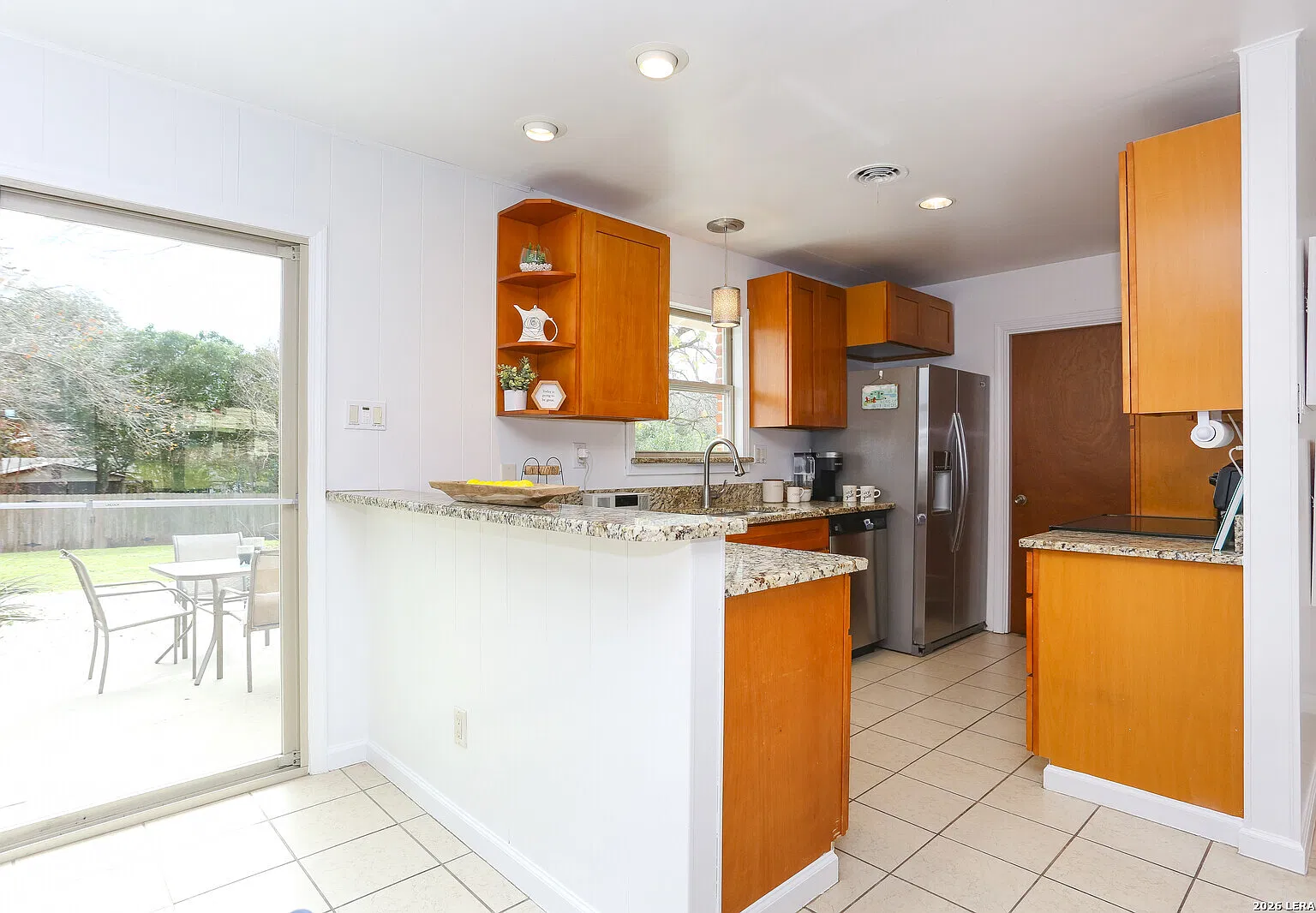 3 bed, 2.0 bath, 1321 sqft, $2,250 — Photo 4