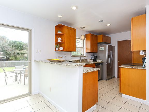 4th image of 2806 Belvoir Dr
