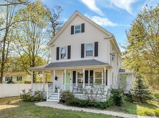 102 Willow St, Acton, MA 01720