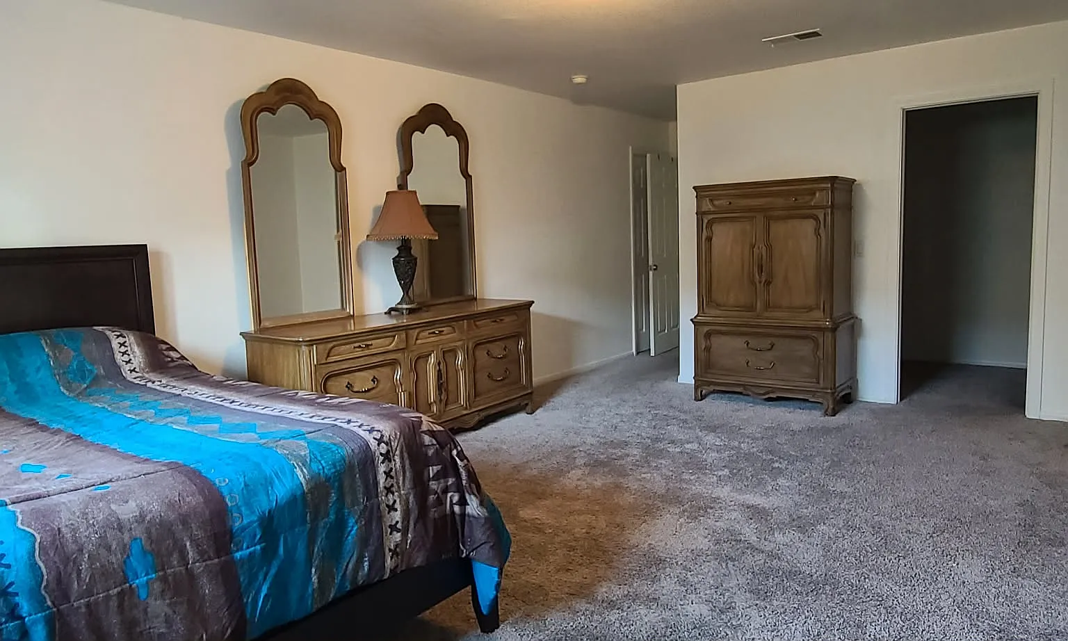 6 bed, 2635 sqft, $1,000 — Photo 1