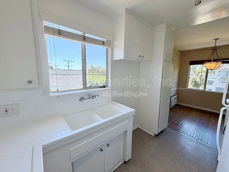 1168 N Curson Ave #12 — Photo 7