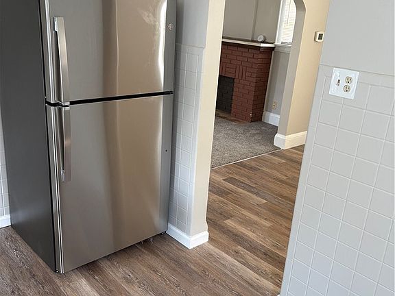 3rd image of 818 Saxon Ave
