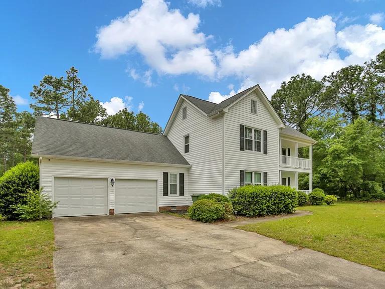 853 Foxcroft Dr — Photo 2