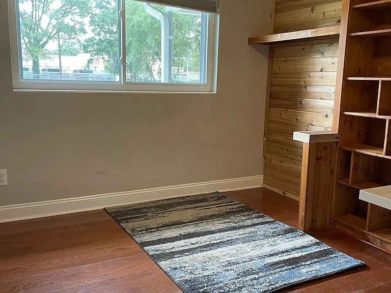 1032 NE 19th Pl — Photo 7