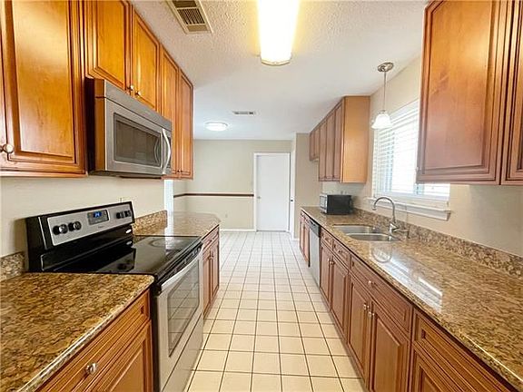 5th image of 205 Portsmouth Dr