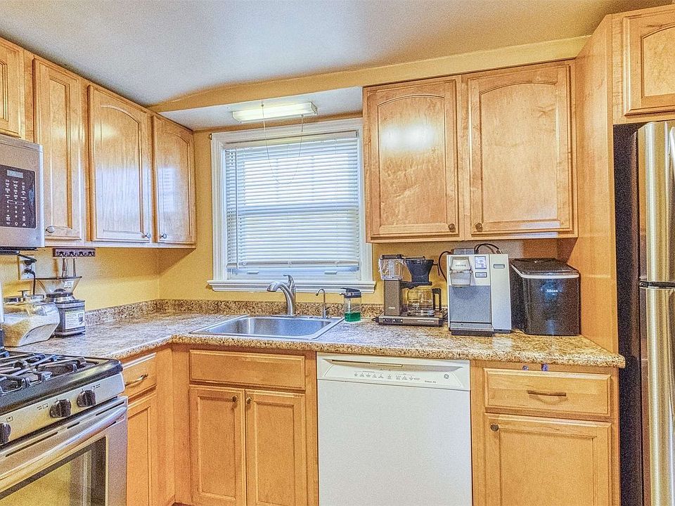 15 Park St Copiague, NY, 11726 Apartments for Rent Zillow