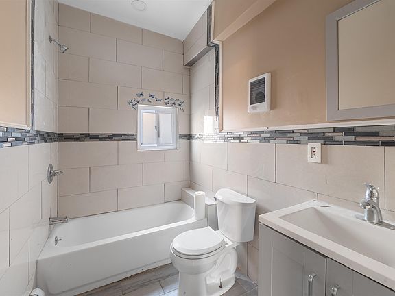 3rd image of 134 Van Horne St #2L