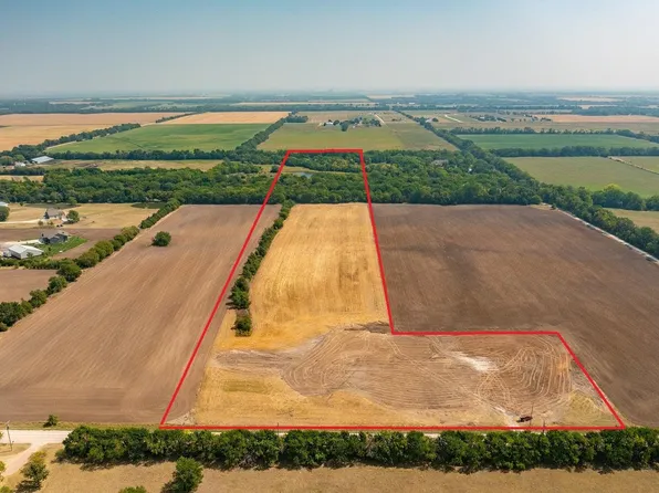 10656 N Hillside Ave, Valley Center, KS 67147