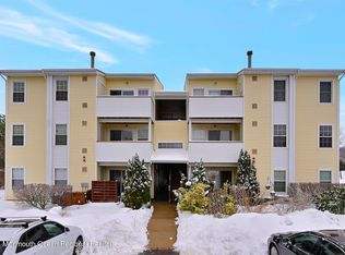 28 Basset Ct, Tinton Falls, NJ 07753