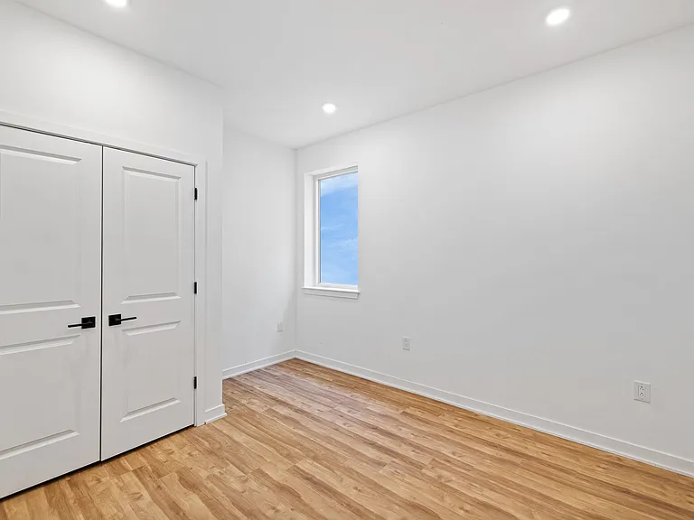 1309 Cambridge — Photo 48