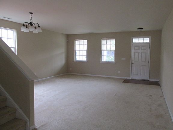 SECOND VIEW LIVING/DINING