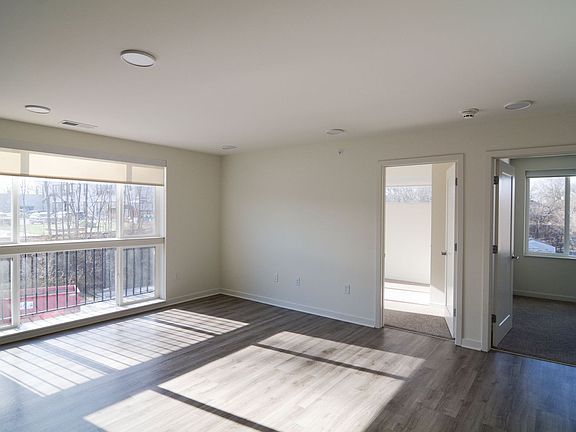 5th image of 814 Main St #2-201