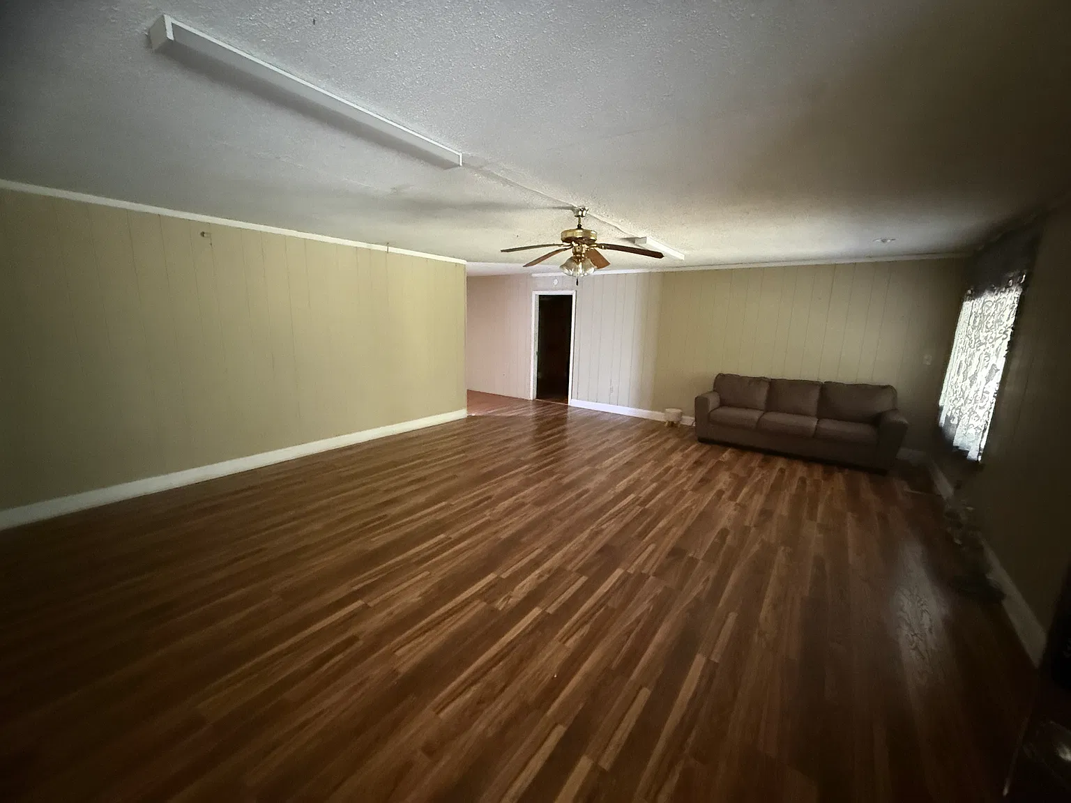 3 bed, 1600 sqft, $1,295 — Photo 2