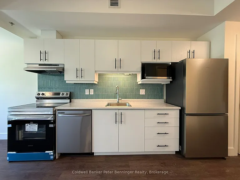 604 Queen St S #302 — Photo 4