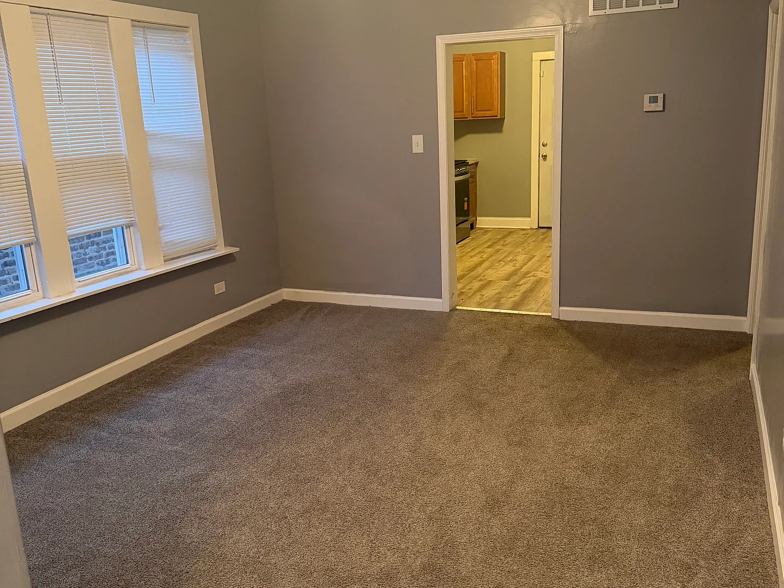 2 bed, 1000 sqft, $1,350 — Photo 2