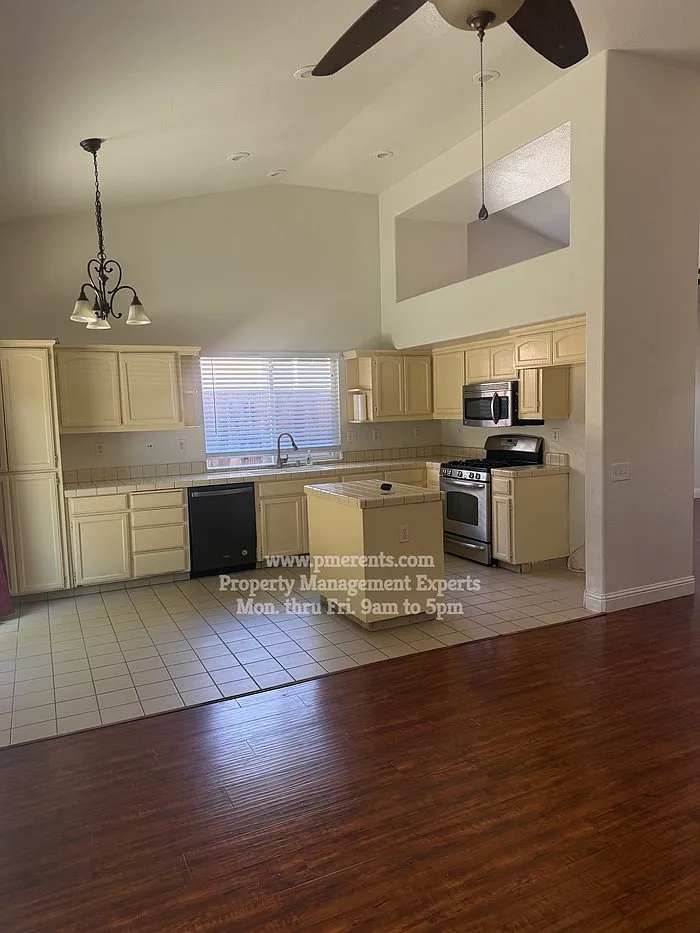4 bed, 3.0 bath, 1735 sqft, $2,695 — Photo 2