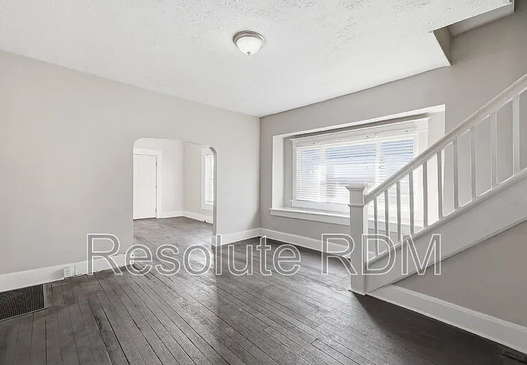 1622 Yandes St — Photo 7