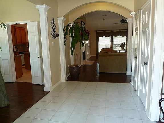 2nd image of 2811 Hollinwell Dr