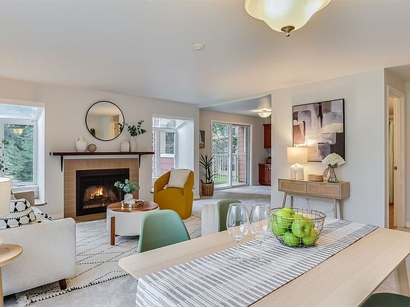 2nd image of 7270 West Lake Sammamish Parkway NE #4-201