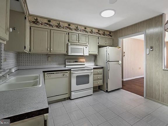 4th image of 77D Dorchester Dr
