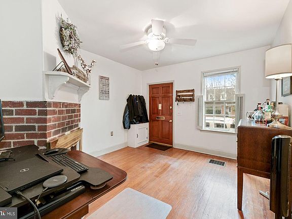 5th image of 827 Queen St