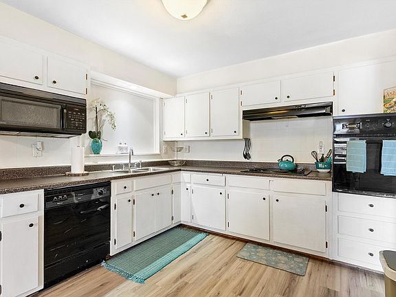 5th image of 2100 Muriel St NE