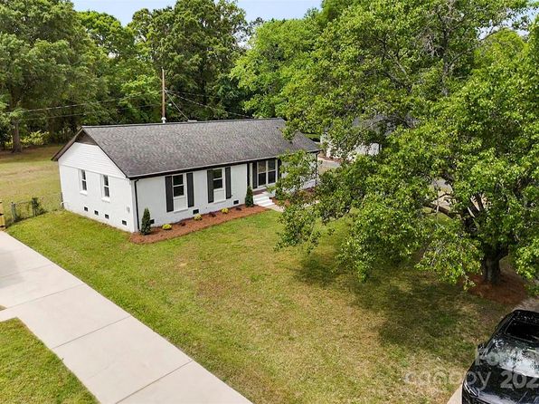 1316 Fox Run Dr, Charlotte, NC 28212