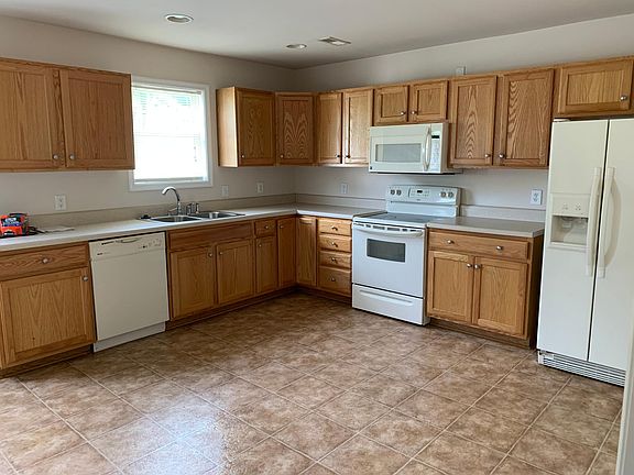 2nd image of 110 Aaron Pl APT 104