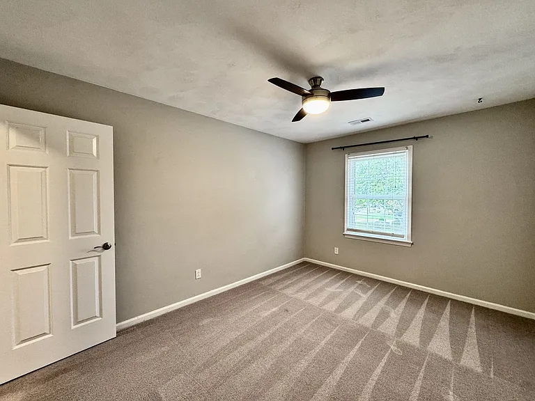 965 Commodore Dr — Photo 37