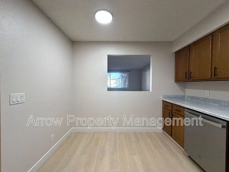 1 bed, 1.0 bath, 714 sqft, $731 — Photo 2