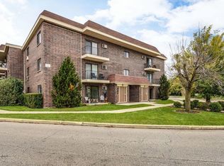 943 N Rohlwing Rd APT 201G, Addison, IL 60101