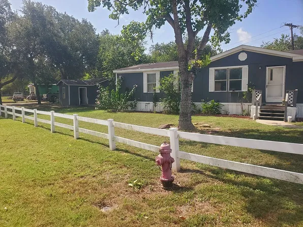 4047 Rock Island Dr, Robstown, TX 78380