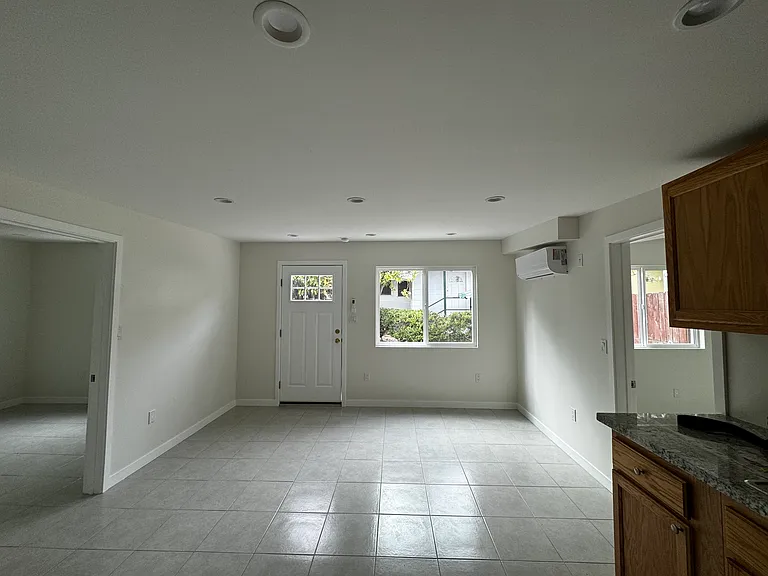 1015 W 17th St #1/2 — Photo 3