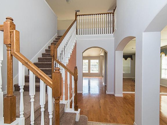 3rd image of 11607 Hills Bridge Ln