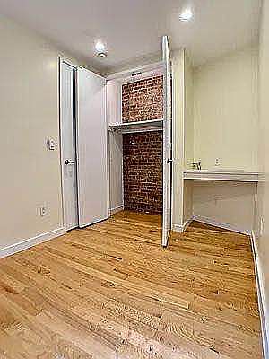 5th image of 570 W 182nd St APT 1E