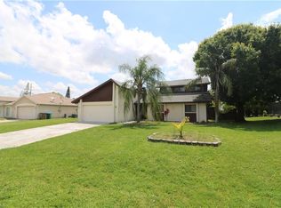 929 SW Santa Barbara Pl, Cape Coral, FL 33991