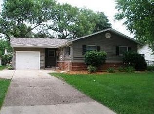 495 Cheyenne Trl, Carol Stream, IL 60188